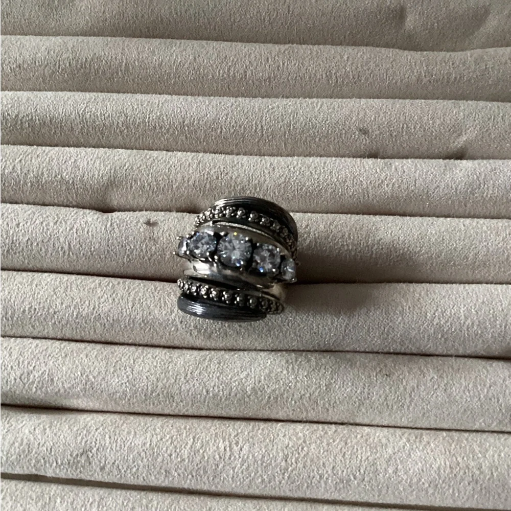 Elegant Silver and Black Simulated Diamond Ring - Picture 1 of 2